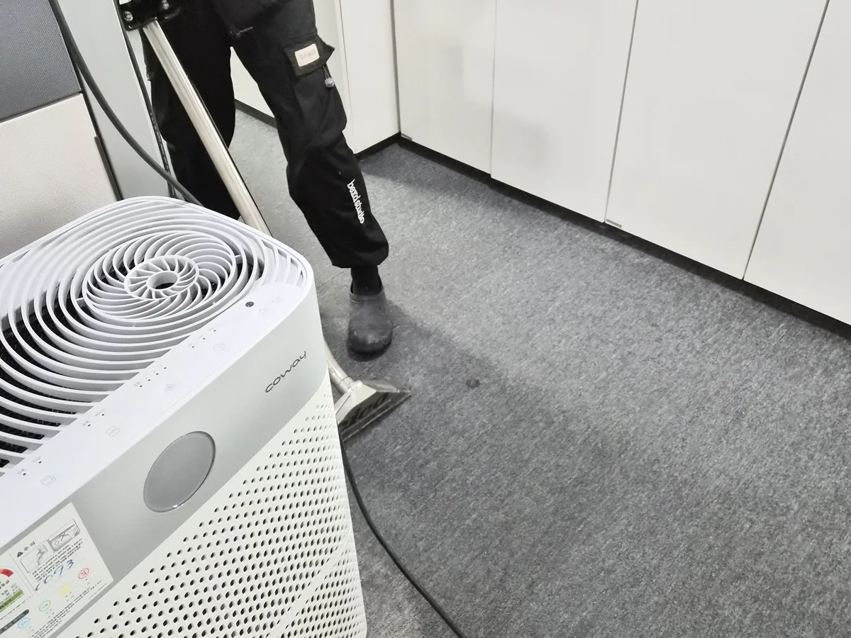 부안군 상서면 사업장 로비·복도 카페트 바닥 위생청소 사례 - 행진크린